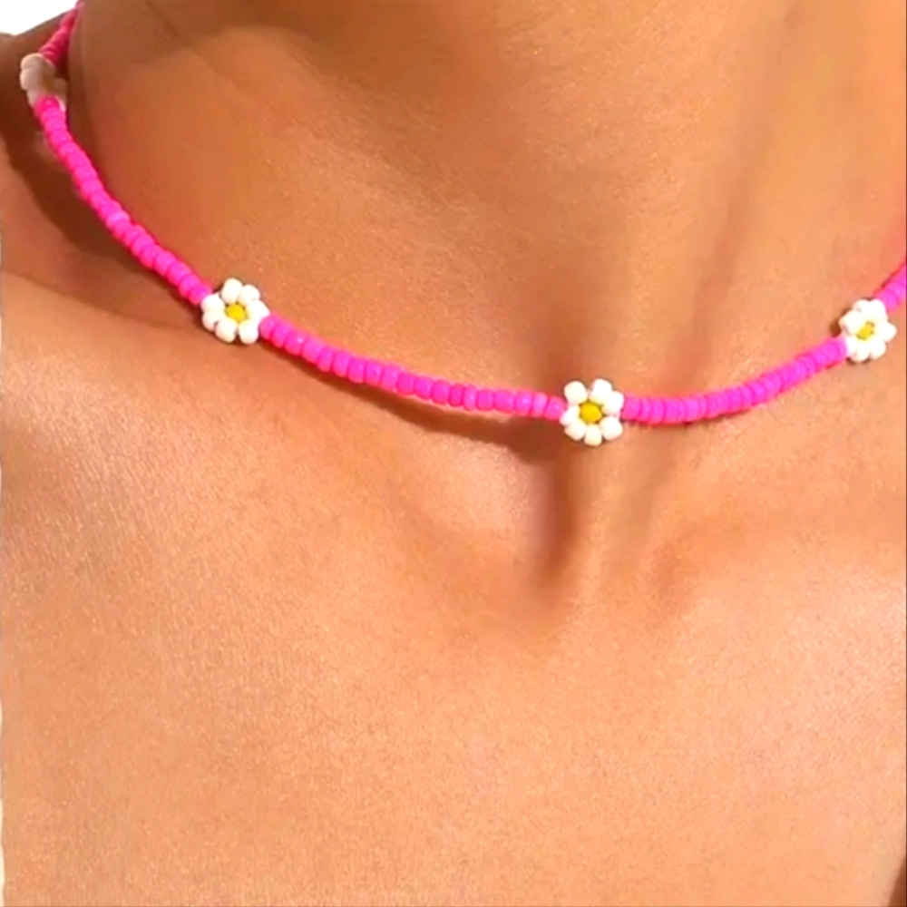 NWOT,Adorable,Handcrafted,Pink Choker with White Daisies,14"+4" Extender🌸💕🦋🌸